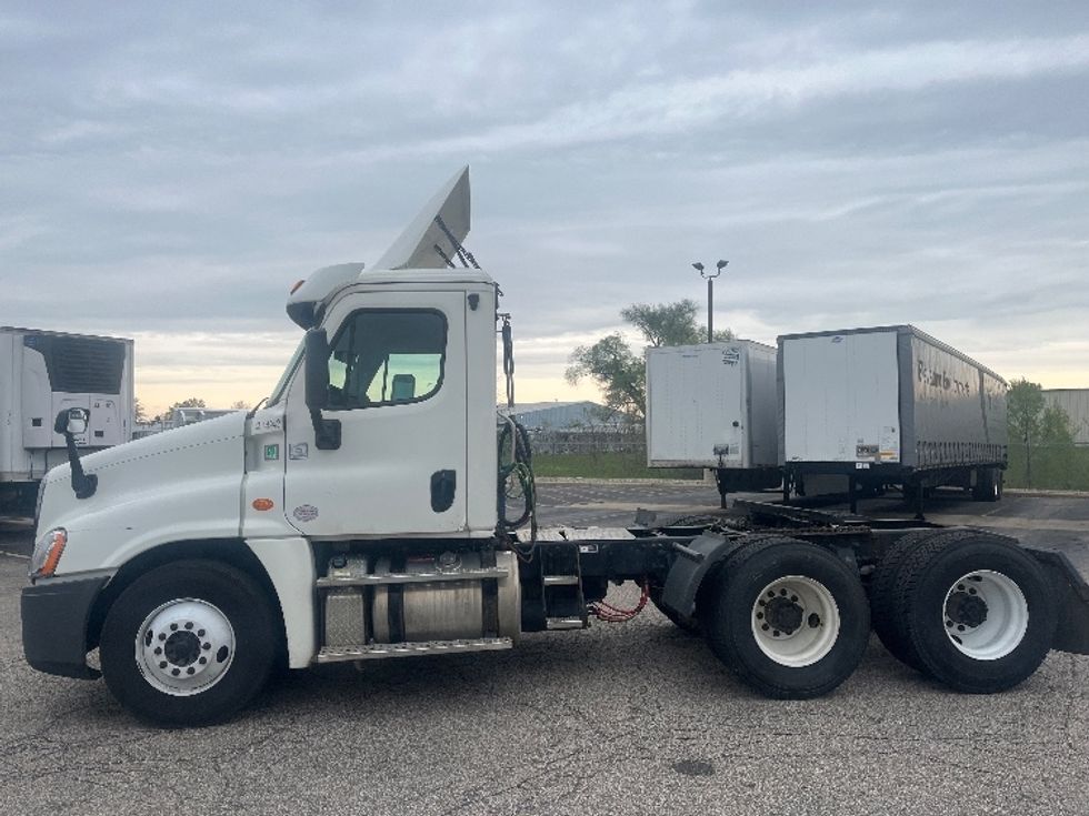Day Cab Tractor-Heavy Duty Tractors-Freightliner-2019-Cascadia 12564ST-Elkhart-IN-343,928\n\t\tmiles-$ 36,250 - Image 4