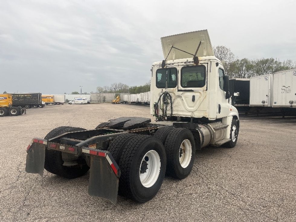 Day Cab Tractor-Heavy Duty Tractors-Freightliner-2019-Cascadia 12564ST-Elkhart-IN-343,928\n\t\tmiles-$ 36,250 - Image 7