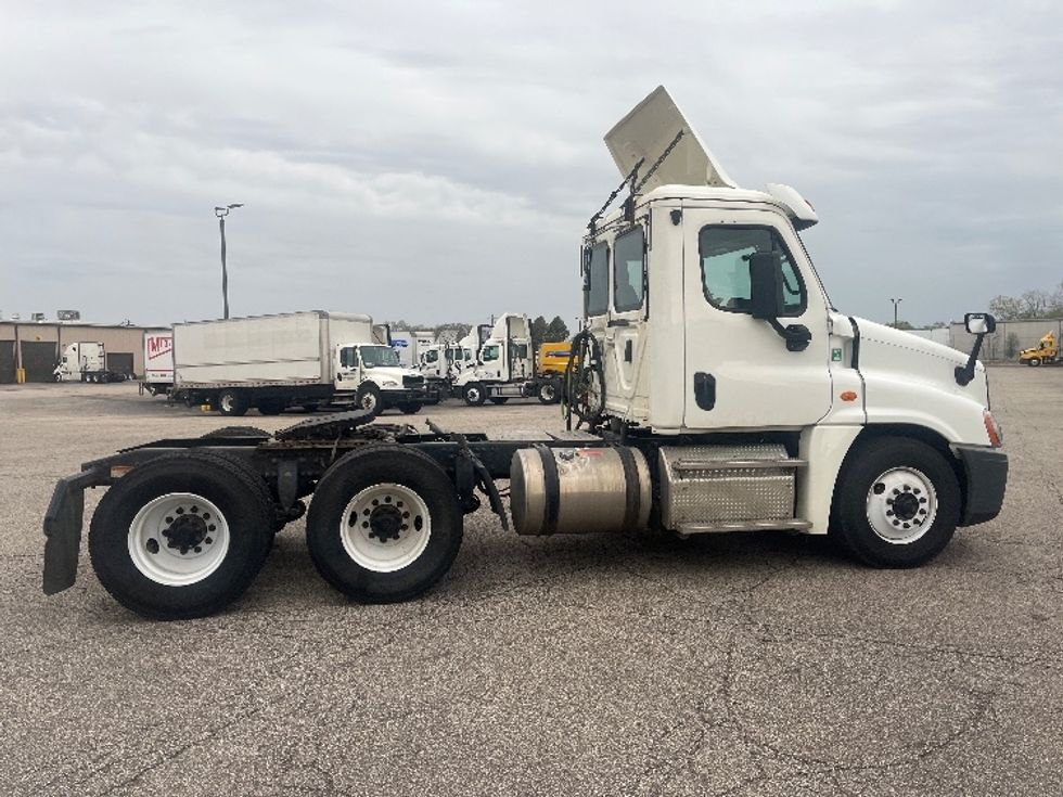 Day Cab Tractor-Heavy Duty Tractors-Freightliner-2019-Cascadia 12564ST-Elkhart-IN-343,928\n\t\tmiles-$ 36,250 - Image 8