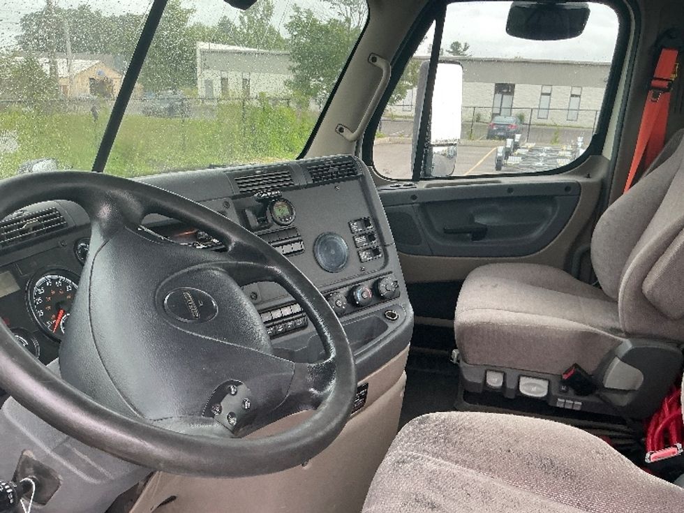 Day Cab Tractor-Heavy Duty Tractors-Freightliner-2019-Cascadia 12564ST-Erlanger-KY-274,755\n\t\tmiles-$ 40,250 - Image 10