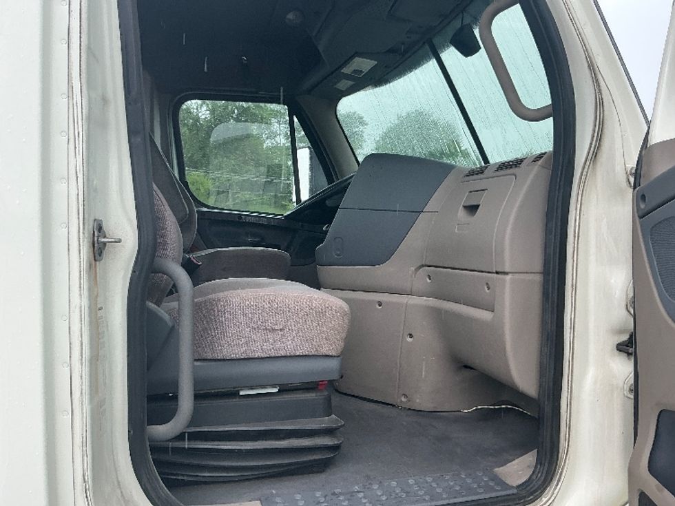 Day Cab Tractor-Heavy Duty Tractors-Freightliner-2019-Cascadia 12564ST-Erlanger-KY-274,755\n\t\tmiles-$ 40,250 - Image 12