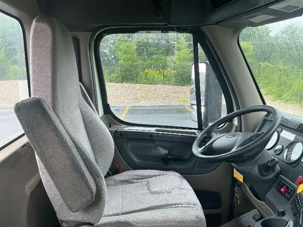 Day Cab Tractor-Heavy Duty Tractors-Freightliner-2019-Cascadia 12564ST-Erlanger-KY-274,755\n\t\tmiles-$ 40,250 - Image 14
