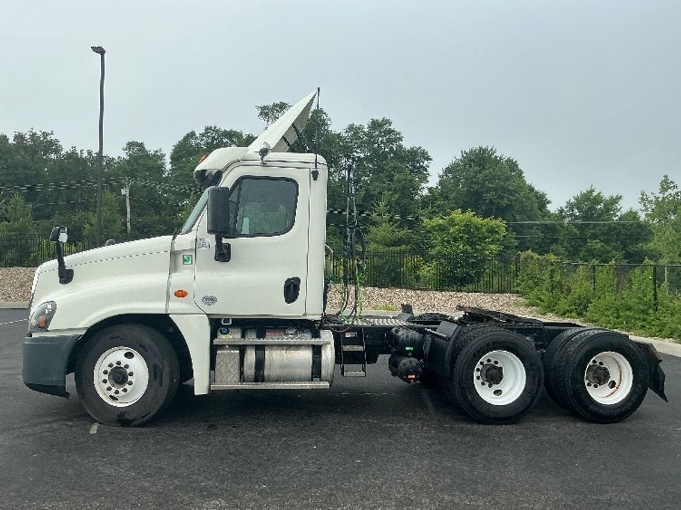 Day Cab Tractor-Heavy Duty Tractors-Freightliner-2019-Cascadia 12564ST-Erlanger-KY-274,755\n\t\tmiles-$ 40,250 - Image 4