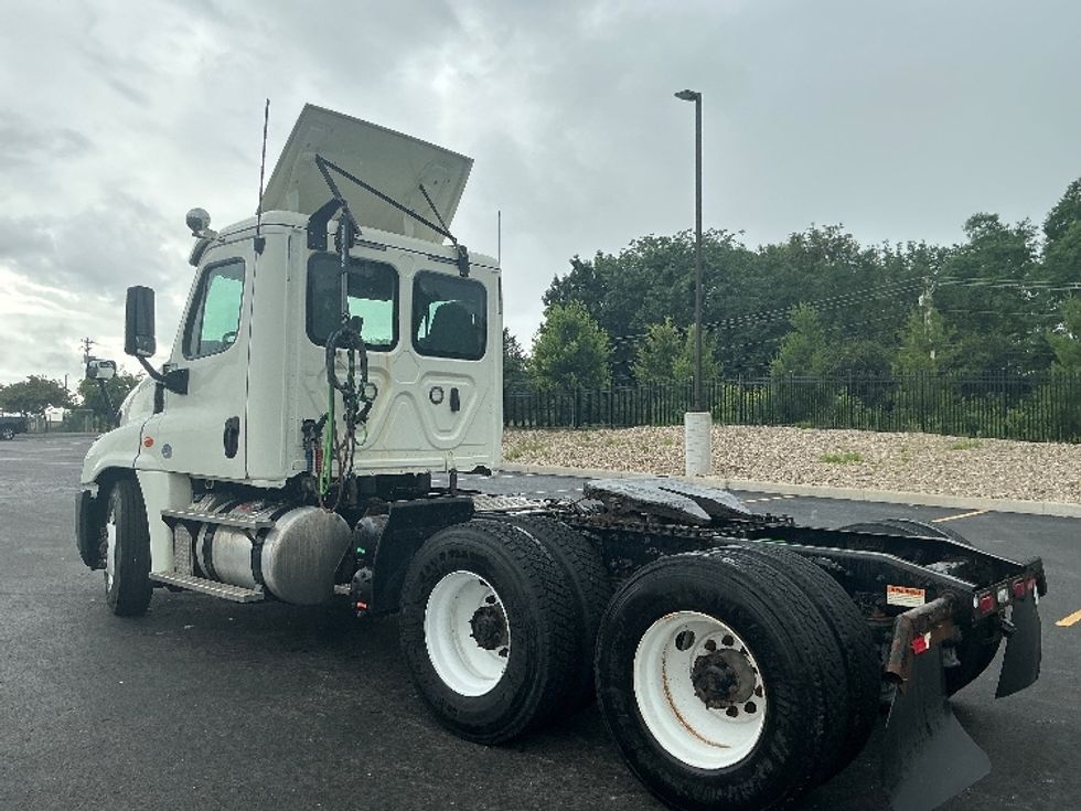 Day Cab Tractor-Heavy Duty Tractors-Freightliner-2019-Cascadia 12564ST-Erlanger-KY-274,755\n\t\tmiles-$ 40,250 - Image 5