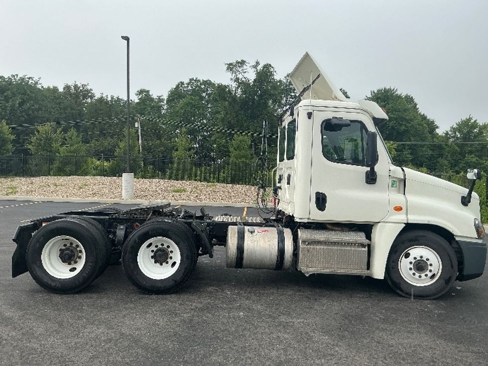 Day Cab Tractor-Heavy Duty Tractors-Freightliner-2019-Cascadia 12564ST-Erlanger-KY-274,755\n\t\tmiles-$ 40,250 - Image 8