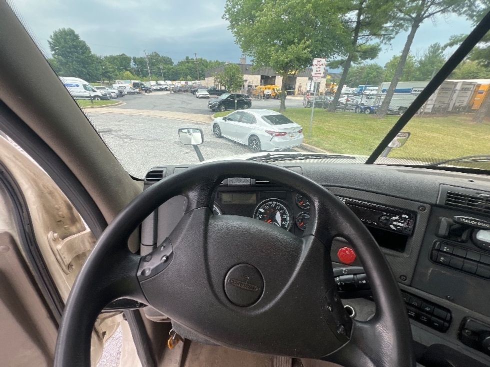 Day Cab Tractor-Heavy Duty Tractors-Freightliner-2019-Cascadia 12564ST-Essex-MD-499,088\n\t\tmiles-$ 35,500 - Image 11