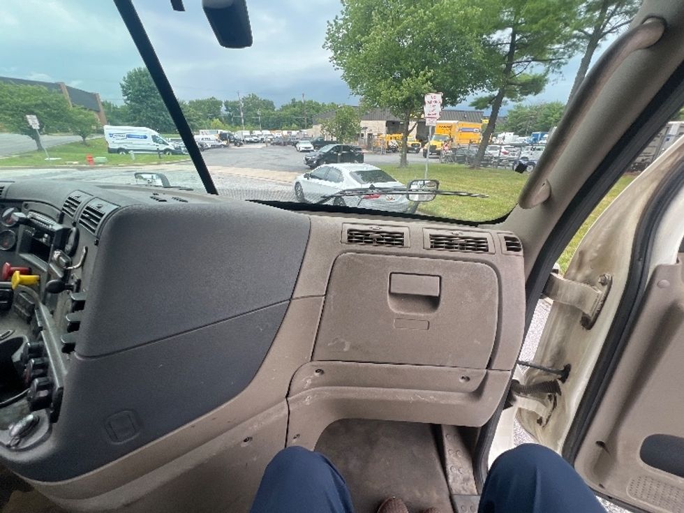 Day Cab Tractor-Heavy Duty Tractors-Freightliner-2019-Cascadia 12564ST-Essex-MD-499,088\n\t\tmiles-$ 35,500 - Image 13