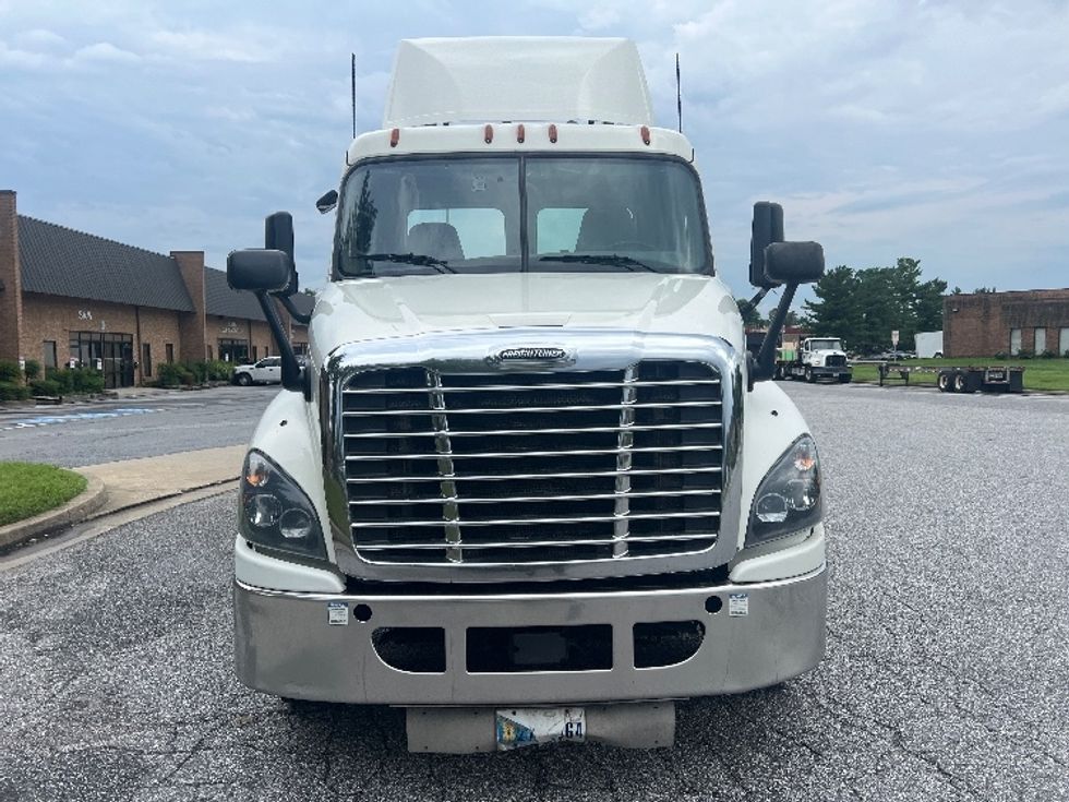 Day Cab Tractor-Heavy Duty Tractors-Freightliner-2019-Cascadia 12564ST-Essex-MD-499,088\n\t\tmiles-$ 35,500 - Image 2