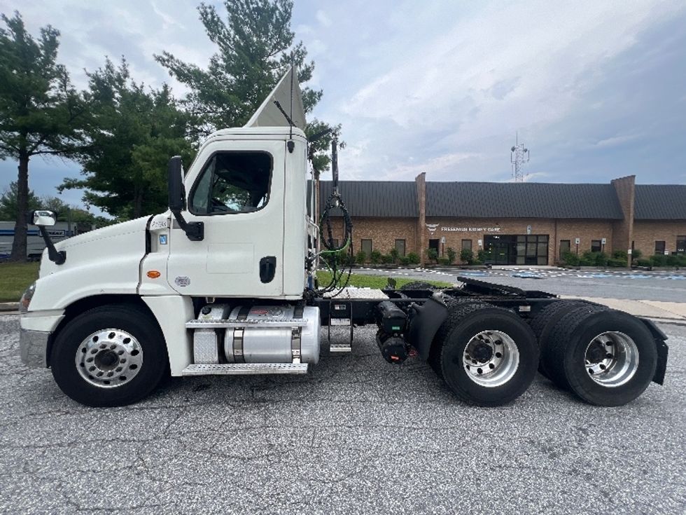 Day Cab Tractor-Heavy Duty Tractors-Freightliner-2019-Cascadia 12564ST-Essex-MD-499,088\n\t\tmiles-$ 35,500 - Image 4