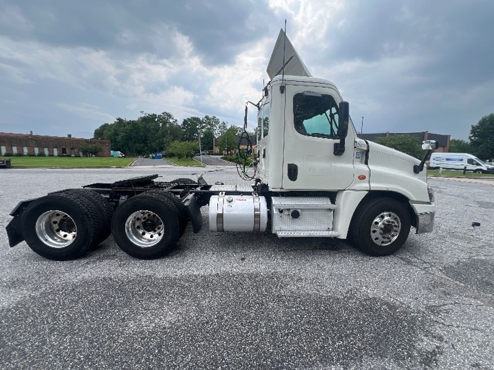 Day Cab Tractor-Heavy Duty Tractors-Freightliner-2019-Cascadia 12564ST-Essex-MD-499,088\n\t\tmiles-$ 35,500 - Image 8