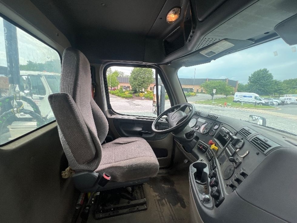 Day Cab Tractor-Heavy Duty Tractors-Freightliner-2019-Cascadia 12564ST-Essex-MD-512,499\n\t\tmiles-$ 30,000 - Image 14