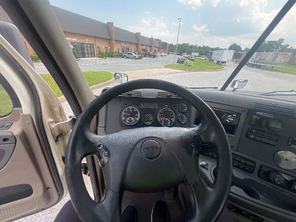 Day Cab Tractor-Heavy Duty Tractors-Freightliner-2019-Cascadia 12564ST-Essex-MD-557,962\n\t\tmiles-$ 30,750 - Image 10