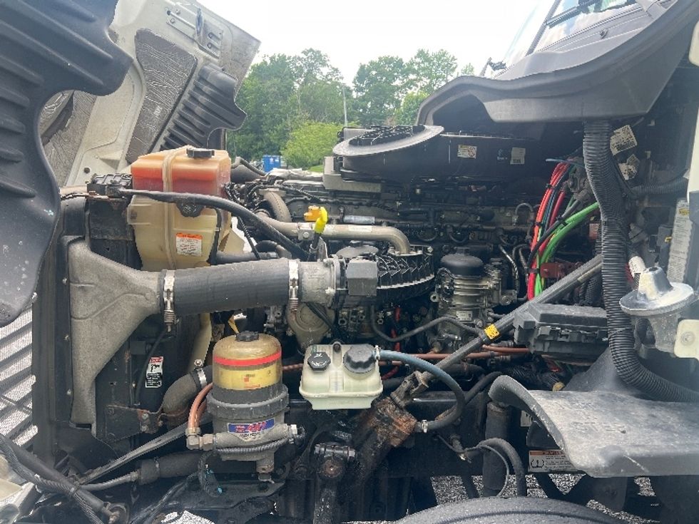 Day Cab Tractor-Heavy Duty Tractors-Freightliner-2019-Cascadia 12564ST-Essex-MD-557,962\n\t\tmiles-$ 30,750 - Image 15