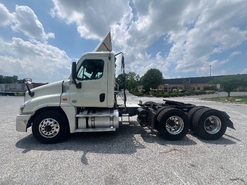 Day Cab Tractor-Heavy Duty Tractors-Freightliner-2019-Cascadia 12564ST-Essex-MD-557,962\n\t\tmiles-$ 30,750 - Image 4