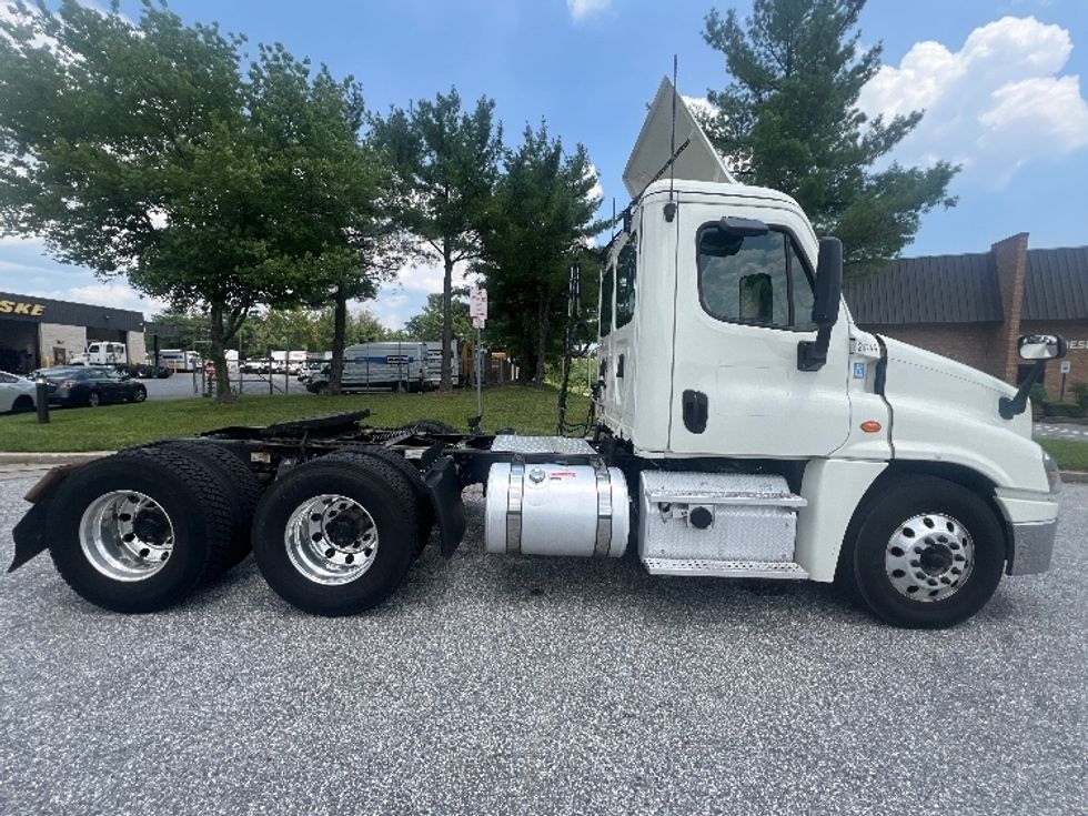 Day Cab Tractor-Heavy Duty Tractors-Freightliner-2019-Cascadia 12564ST-Essex-MD-557,962\n\t\tmiles-$ 30,750 - Image 8