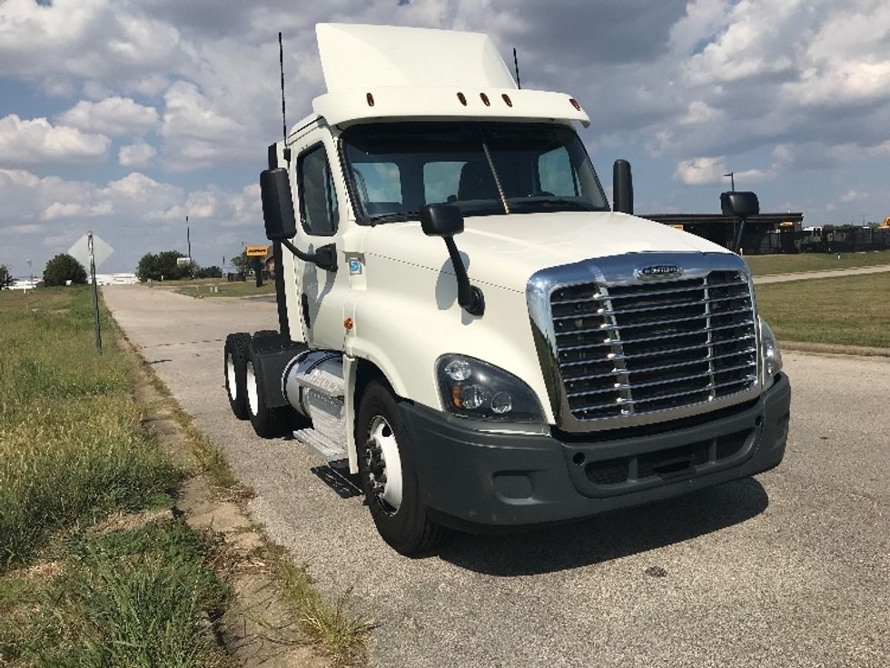 Day Cab Tractor-Heavy Duty Tractors-Freightliner-2019-Cascadia 12564ST-Evansville-IN-372,928\n\t\tmiles-$ 38,500 - Image 1