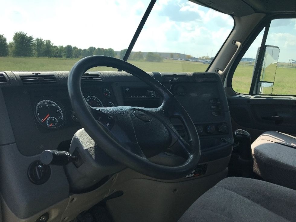 Day Cab Tractor-Heavy Duty Tractors-Freightliner-2019-Cascadia 12564ST-Evansville-IN-372,928\n\t\tmiles-$ 38,500 - Image 10