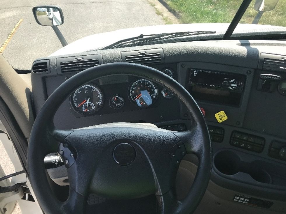 Day Cab Tractor-Heavy Duty Tractors-Freightliner-2019-Cascadia 12564ST-Evansville-IN-372,928\n\t\tmiles-$ 38,500 - Image 11