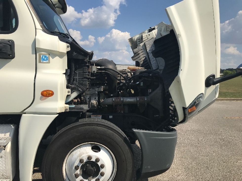 Day Cab Tractor-Heavy Duty Tractors-Freightliner-2019-Cascadia 12564ST-Evansville-IN-372,928\n\t\tmiles-$ 38,500 - Image 15