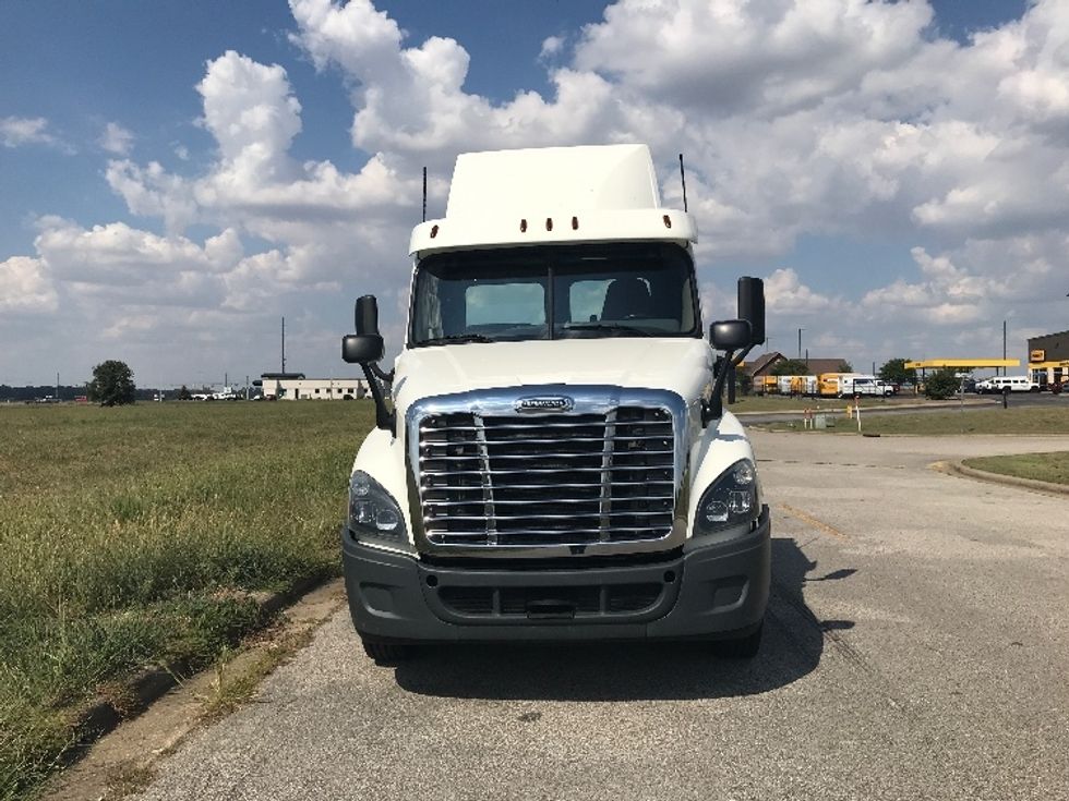 Day Cab Tractor-Heavy Duty Tractors-Freightliner-2019-Cascadia 12564ST-Evansville-IN-372,928\n\t\tmiles-$ 38,500 - Image 2