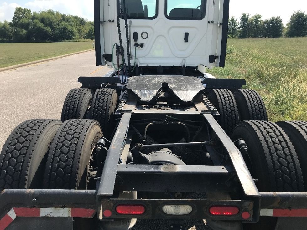 Day Cab Tractor-Heavy Duty Tractors-Freightliner-2019-Cascadia 12564ST-Evansville-IN-372,928\n\t\tmiles-$ 38,500 - Image 6