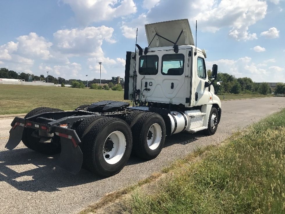 Day Cab Tractor-Heavy Duty Tractors-Freightliner-2019-Cascadia 12564ST-Evansville-IN-372,928\n\t\tmiles-$ 38,500 - Image 7