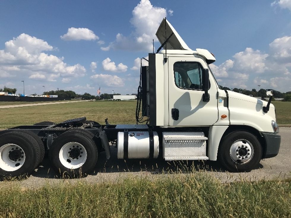 Day Cab Tractor-Heavy Duty Tractors-Freightliner-2019-Cascadia 12564ST-Evansville-IN-372,928\n\t\tmiles-$ 38,500 - Image 8