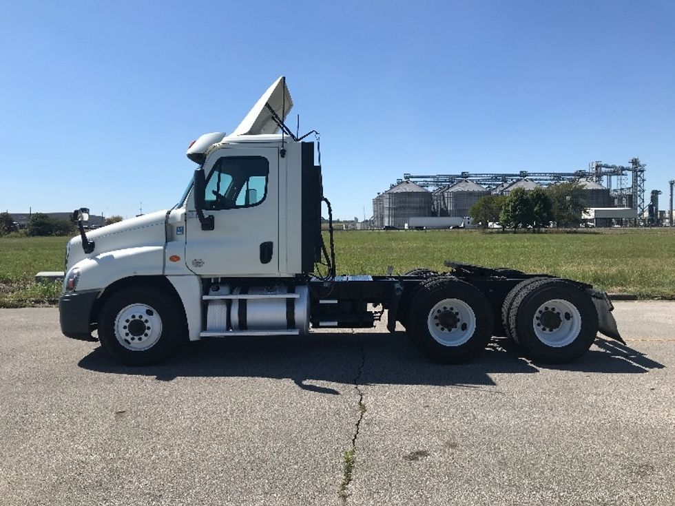 Day Cab Tractor-Heavy Duty Tractors-Freightliner-2019-Cascadia 12564ST-Evansville-IN-375,828\n\t\tmiles-$ 38,250 - Image 4
