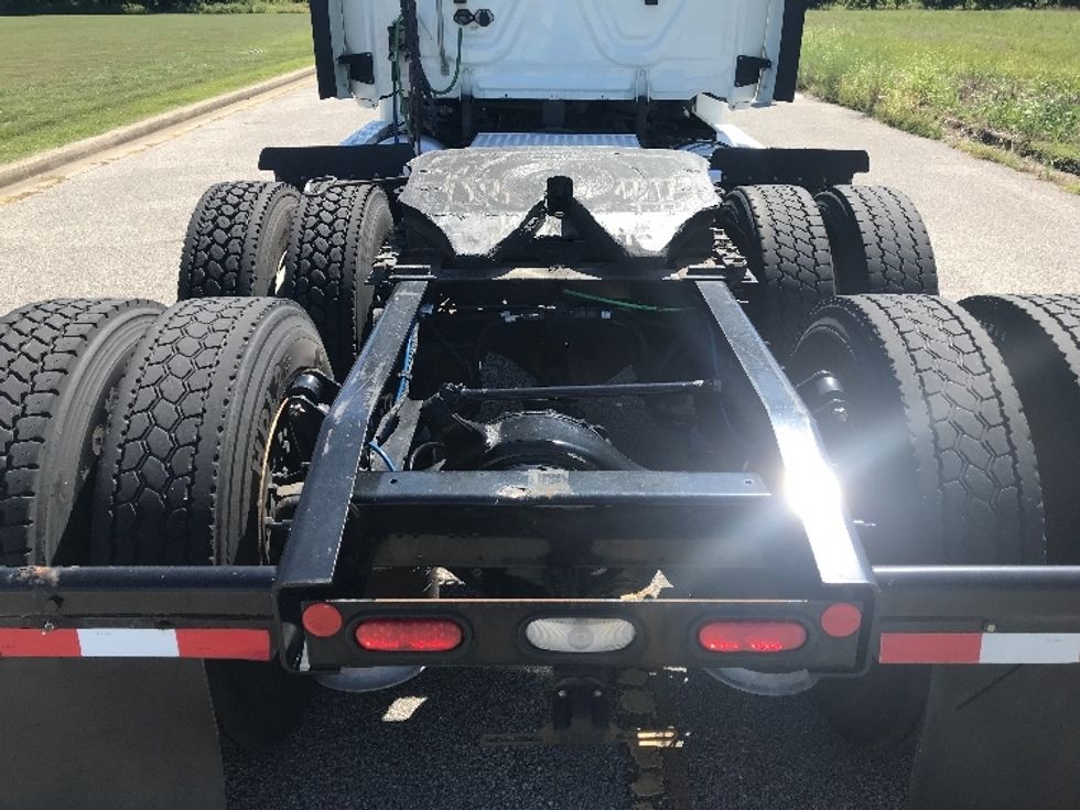 Day Cab Tractor-Heavy Duty Tractors-Freightliner-2019-Cascadia 12564ST-Evansville-IN-375,828\n\t\tmiles-$ 38,250 - Image 6