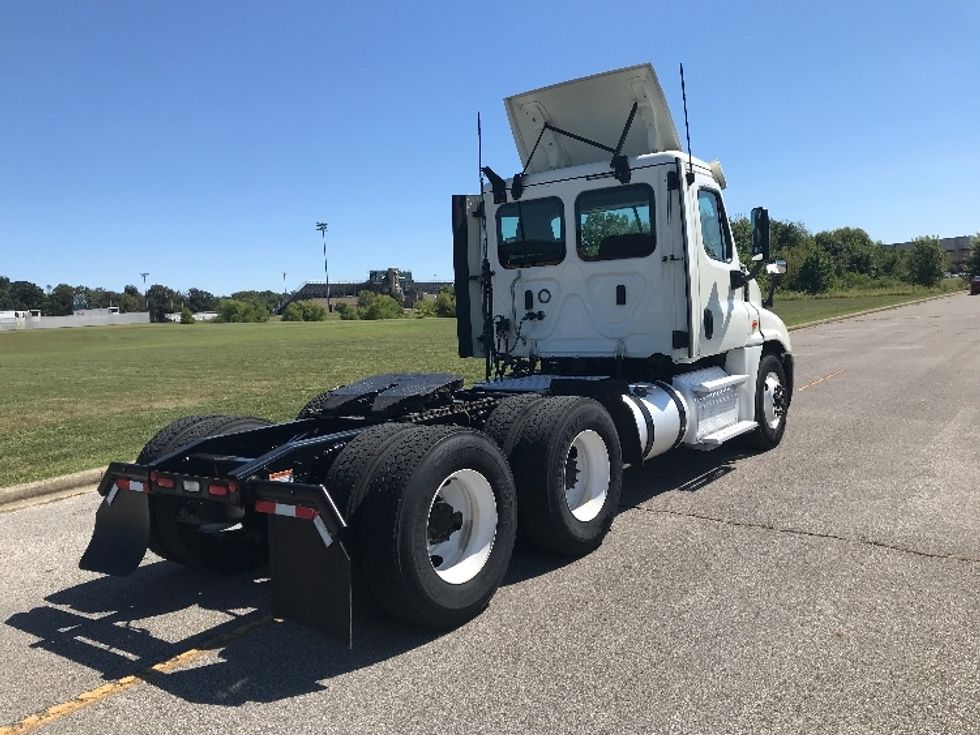 Day Cab Tractor-Heavy Duty Tractors-Freightliner-2019-Cascadia 12564ST-Evansville-IN-375,828\n\t\tmiles-$ 38,250 - Image 7