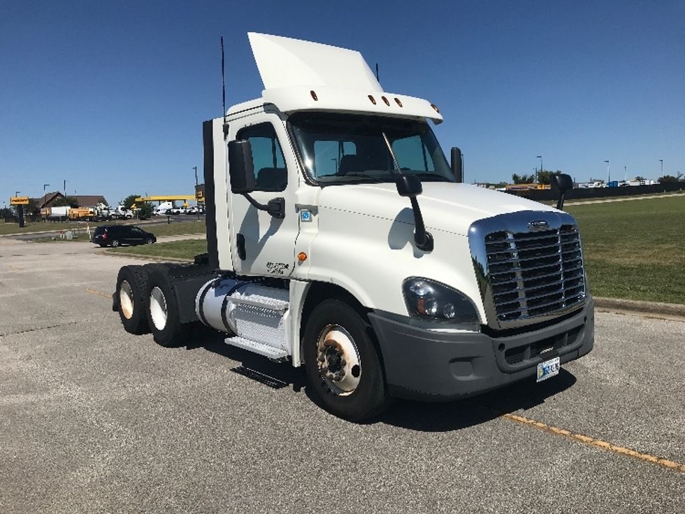 Day Cab Tractor-Heavy Duty Tractors-Freightliner-2019-Cascadia 12564ST-Evansville-IN-383,041\n\t\tmiles-$ 38,000 - Image 1