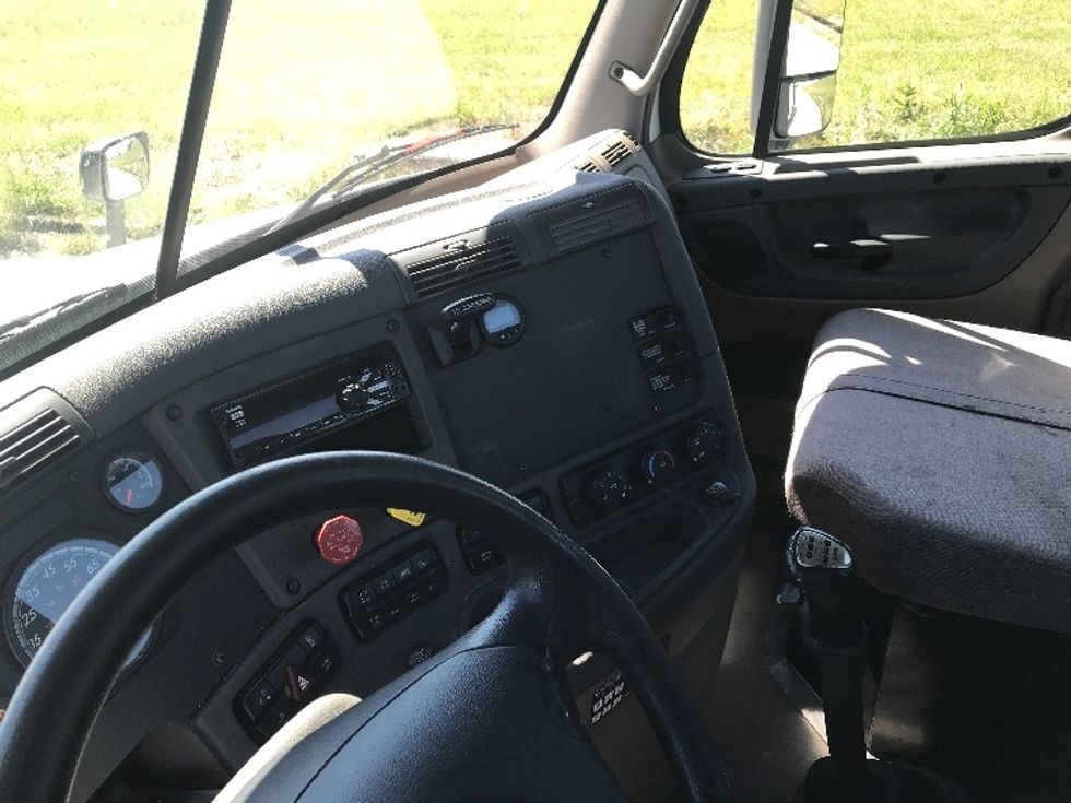 Day Cab Tractor-Heavy Duty Tractors-Freightliner-2019-Cascadia 12564ST-Evansville-IN-383,041\n\t\tmiles-$ 38,000 - Image 10