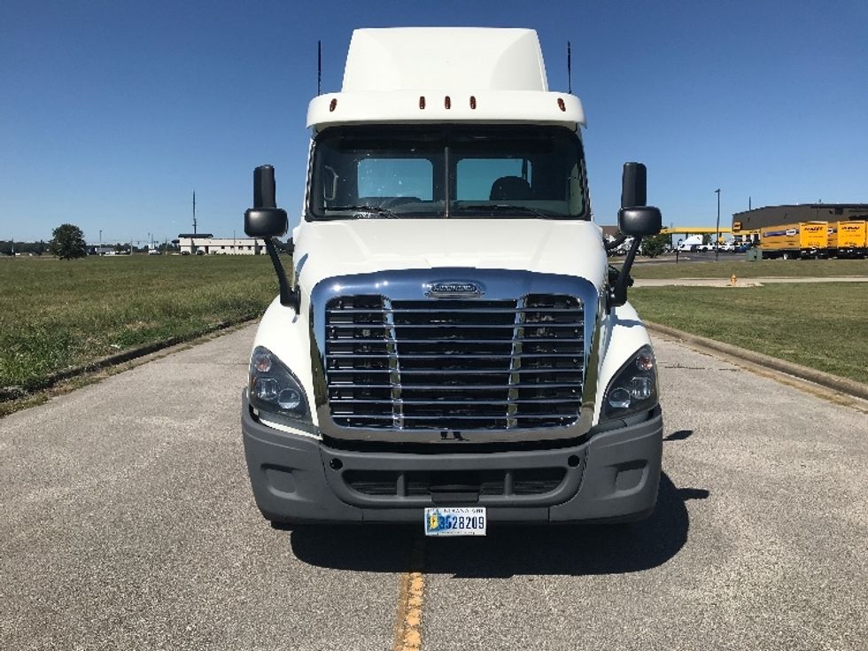 Day Cab Tractor-Heavy Duty Tractors-Freightliner-2019-Cascadia 12564ST-Evansville-IN-383,041\n\t\tmiles-$ 38,000 - Image 2
