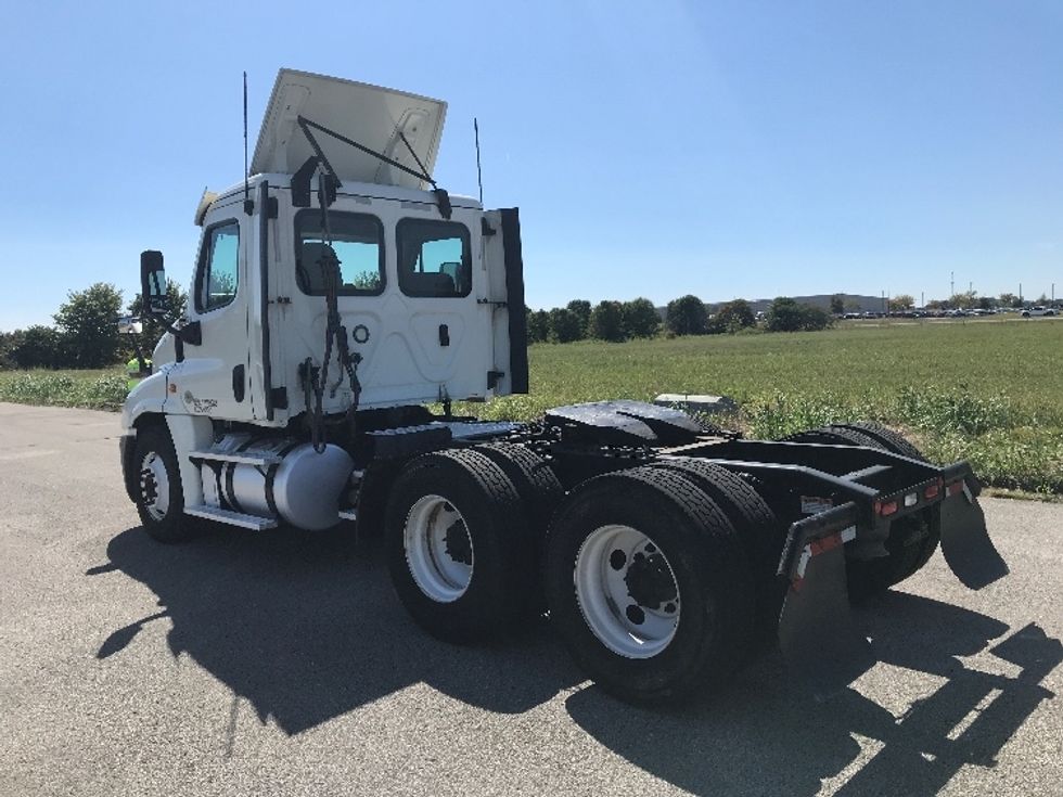 Day Cab Tractor-Heavy Duty Tractors-Freightliner-2019-Cascadia 12564ST-Evansville-IN-383,041\n\t\tmiles-$ 38,000 - Image 5