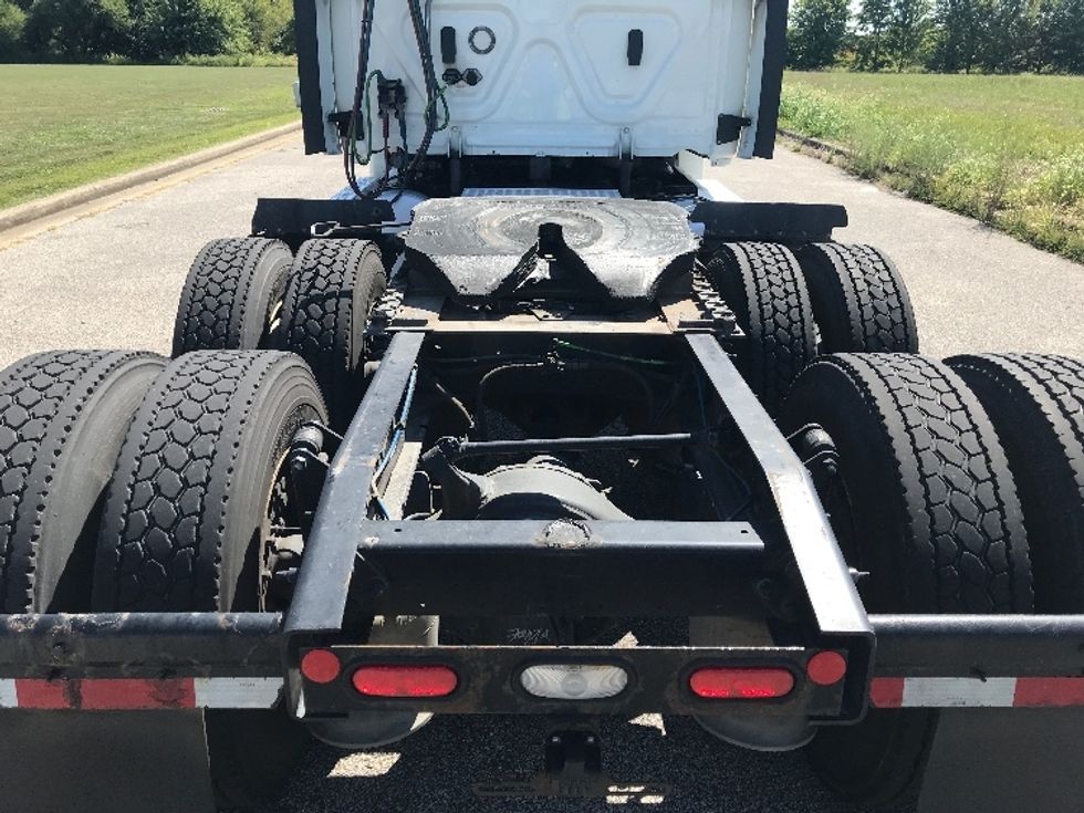 Day Cab Tractor-Heavy Duty Tractors-Freightliner-2019-Cascadia 12564ST-Evansville-IN-383,041\n\t\tmiles-$ 38,000 - Image 6
