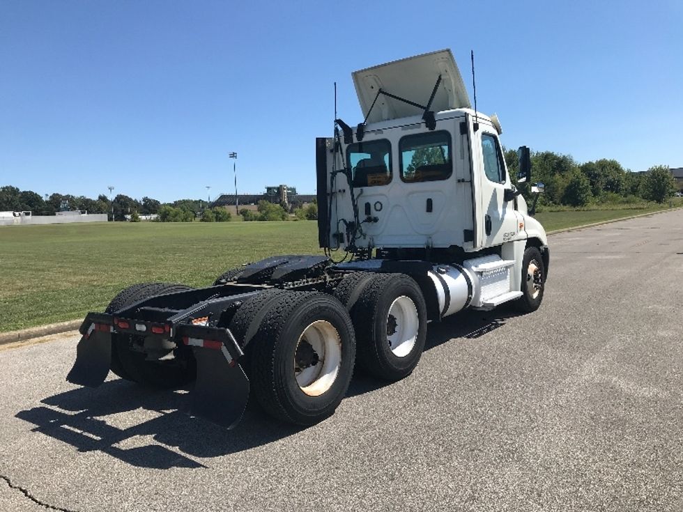 Day Cab Tractor-Heavy Duty Tractors-Freightliner-2019-Cascadia 12564ST-Evansville-IN-383,041\n\t\tmiles-$ 38,000 - Image 7