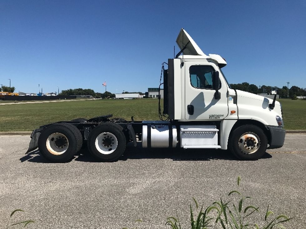 Day Cab Tractor-Heavy Duty Tractors-Freightliner-2019-Cascadia 12564ST-Evansville-IN-383,041\n\t\tmiles-$ 38,000 - Image 8