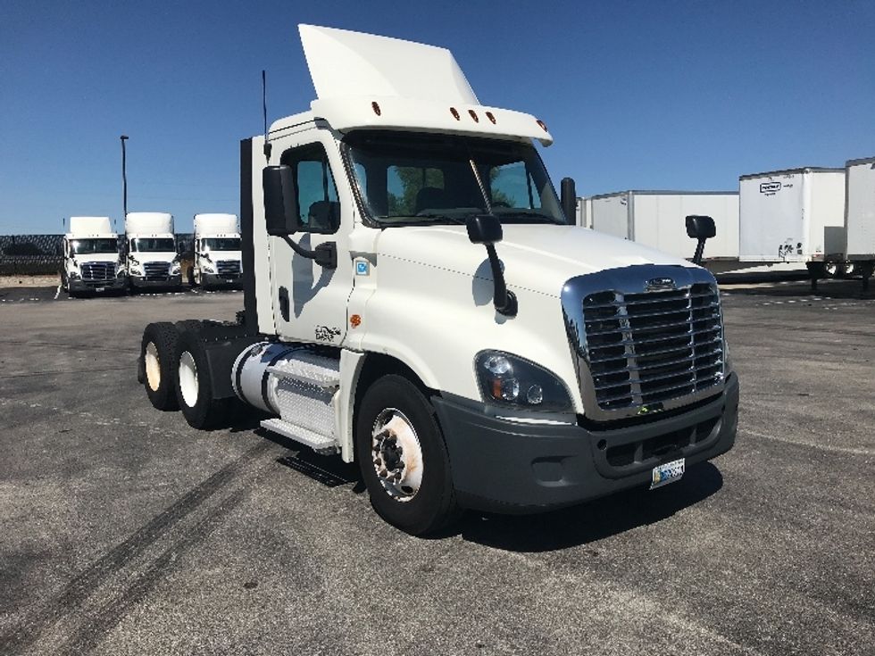 Day Cab Tractor-Heavy Duty Tractors-Freightliner-2019-Cascadia 12564ST-Evansville-IN-440,695\n\t\tmiles-$ 35,000 - Image 1