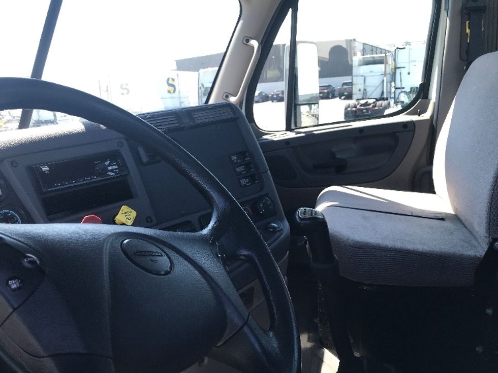 Day Cab Tractor-Heavy Duty Tractors-Freightliner-2019-Cascadia 12564ST-Evansville-IN-440,695\n\t\tmiles-$ 35,000 - Image 10