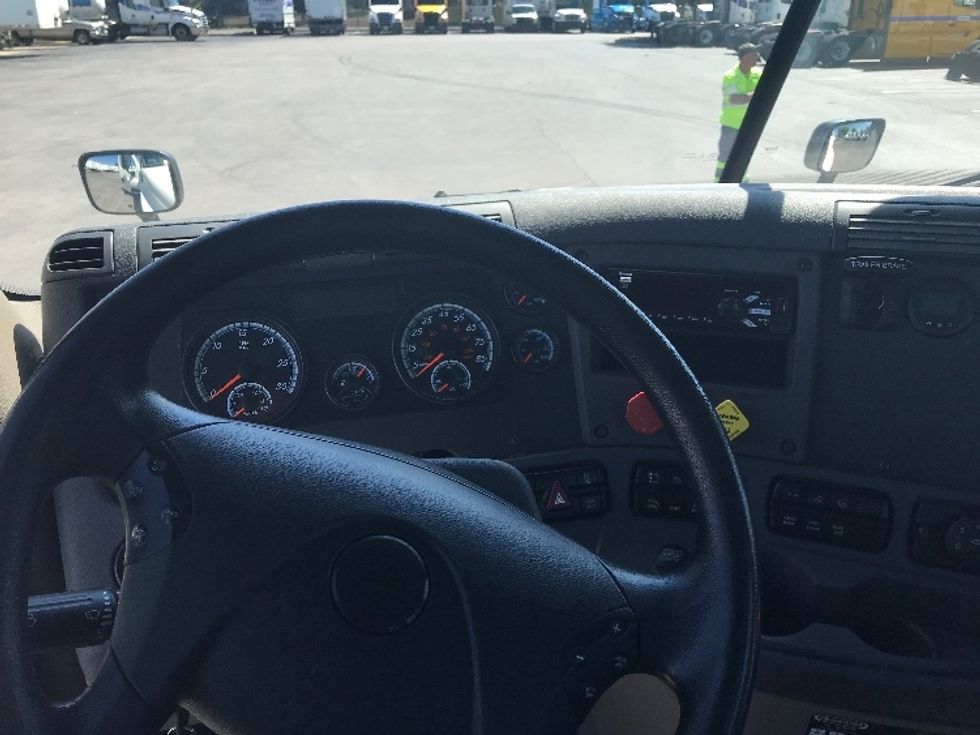 Day Cab Tractor-Heavy Duty Tractors-Freightliner-2019-Cascadia 12564ST-Evansville-IN-440,695\n\t\tmiles-$ 35,000 - Image 11