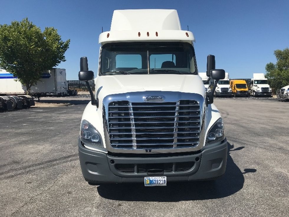 Day Cab Tractor-Heavy Duty Tractors-Freightliner-2019-Cascadia 12564ST-Evansville-IN-440,695\n\t\tmiles-$ 35,000 - Image 2