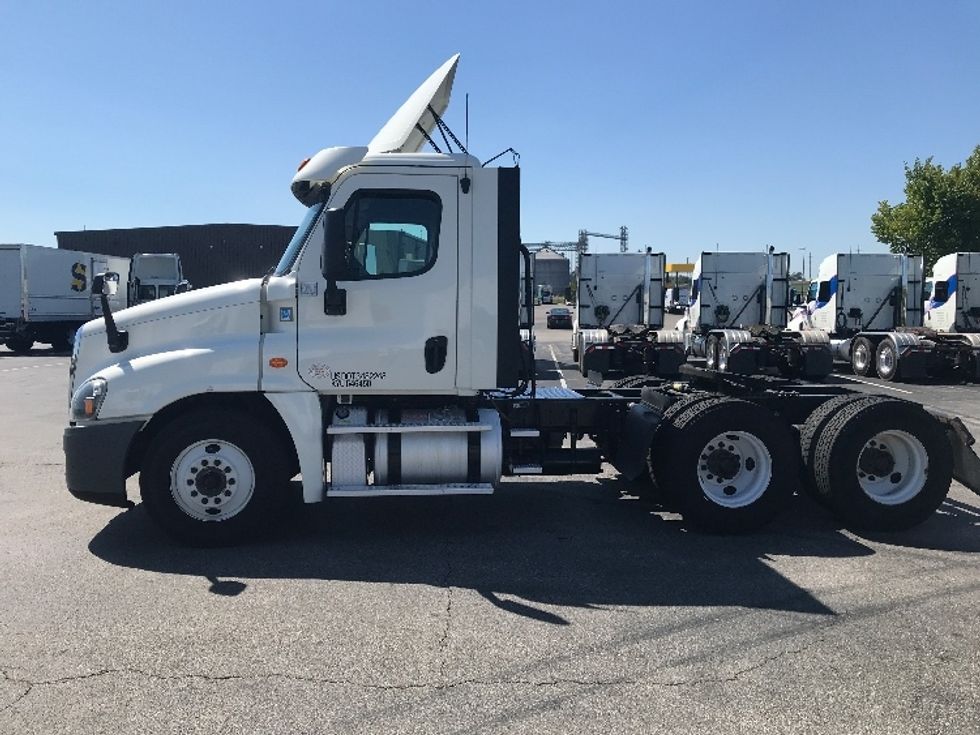 Day Cab Tractor-Heavy Duty Tractors-Freightliner-2019-Cascadia 12564ST-Evansville-IN-440,695\n\t\tmiles-$ 35,000 - Image 4