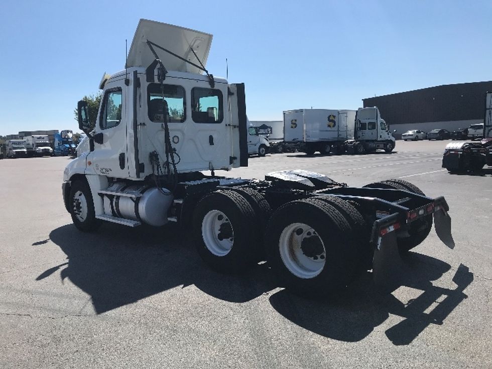 Day Cab Tractor-Heavy Duty Tractors-Freightliner-2019-Cascadia 12564ST-Evansville-IN-440,695\n\t\tmiles-$ 35,000 - Image 5