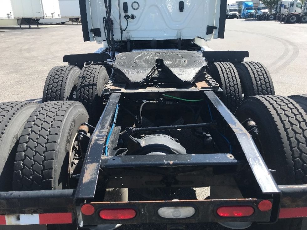 Day Cab Tractor-Heavy Duty Tractors-Freightliner-2019-Cascadia 12564ST-Evansville-IN-440,695\n\t\tmiles-$ 35,000 - Image 6
