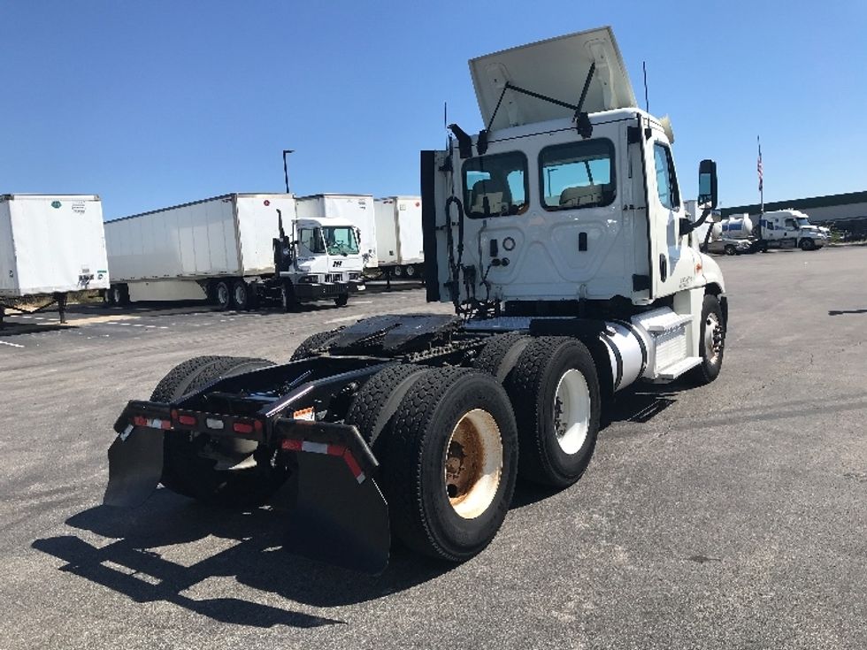 Day Cab Tractor-Heavy Duty Tractors-Freightliner-2019-Cascadia 12564ST-Evansville-IN-440,695\n\t\tmiles-$ 35,000 - Image 7