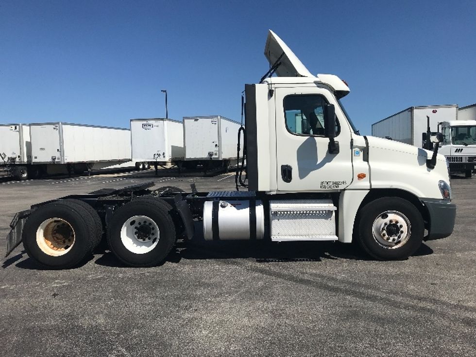 Day Cab Tractor-Heavy Duty Tractors-Freightliner-2019-Cascadia 12564ST-Evansville-IN-440,695\n\t\tmiles-$ 35,000 - Image 8