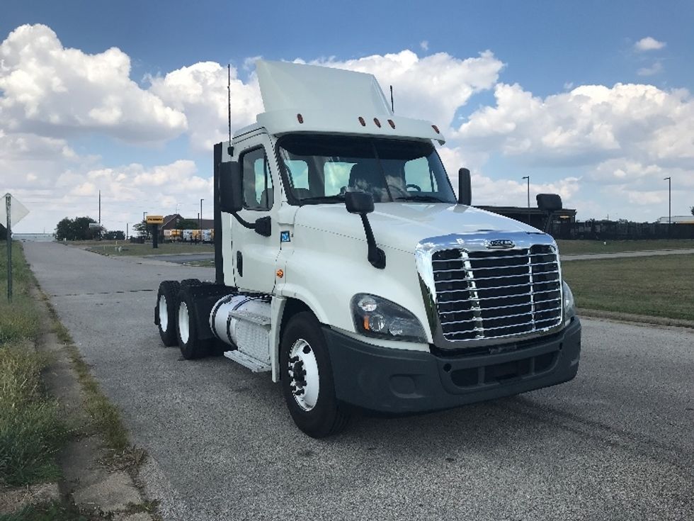 Day Cab Tractor-Heavy Duty Tractors-Freightliner-2019-Cascadia 12564ST-Evansville-IN-452,941\n\t\tmiles-$ 34,250 - Image 1