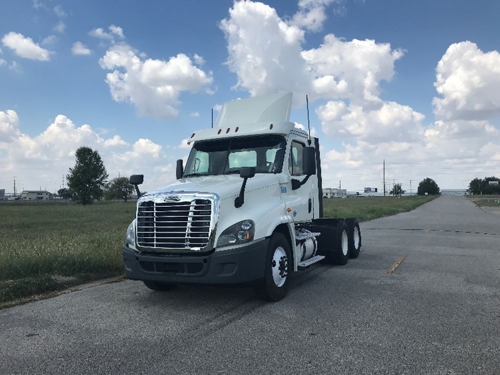 Day Cab Tractor-Heavy Duty Tractors-Freightliner-2019-Cascadia 12564ST-Evansville-IN-452,941\n\t\tmiles-$ 34,250 - Image 3