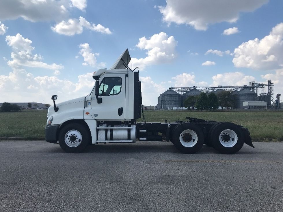 Day Cab Tractor-Heavy Duty Tractors-Freightliner-2019-Cascadia 12564ST-Evansville-IN-452,941\n\t\tmiles-$ 34,250 - Image 4