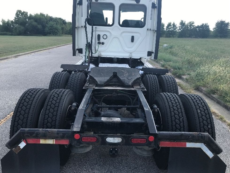 Day Cab Tractor-Heavy Duty Tractors-Freightliner-2019-Cascadia 12564ST-Evansville-IN-452,941\n\t\tmiles-$ 34,250 - Image 6